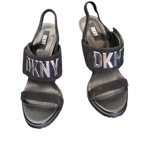 💕NEW DKNY Logo Faux Suede Sandals💕Size 9.5
